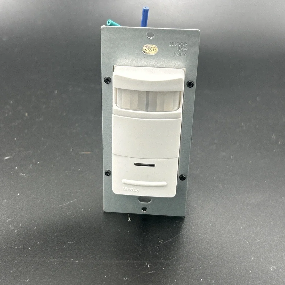 LEVITON DESIGNER PIR WALL SWITCH CAT NO. 0DS10